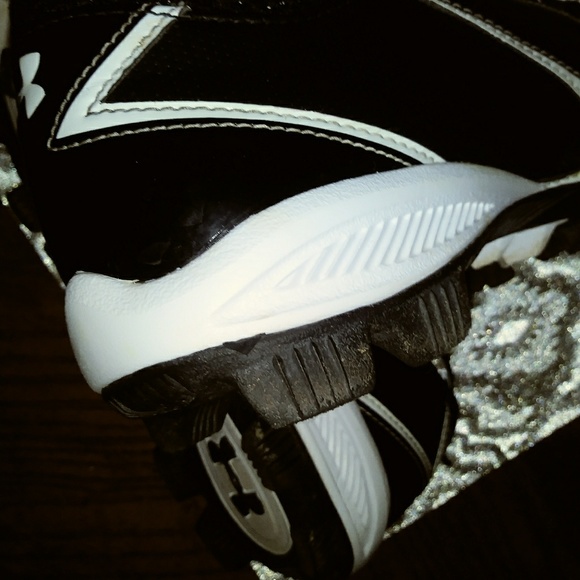 Under Armour Cleats - Picture 7 of 8